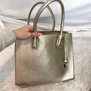 BRAND NEW PURSE WITH SHOULDER STRAP METALLIC